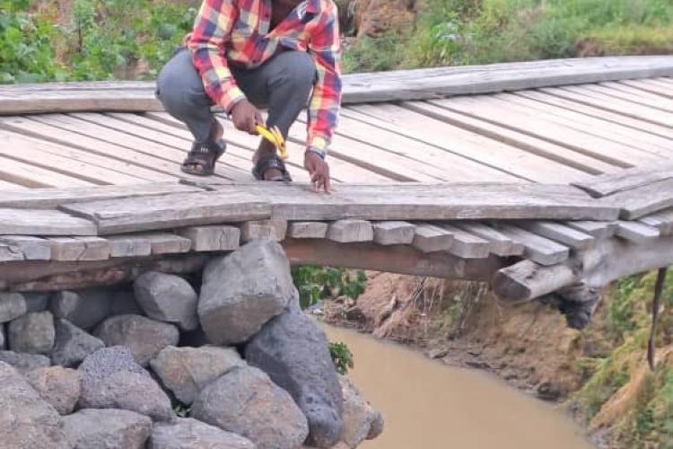 Fadhili Mwalingo RYC from Mbeya District, building a Bridge